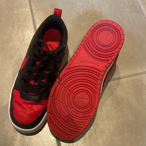 Nike - Picture 2 of 2